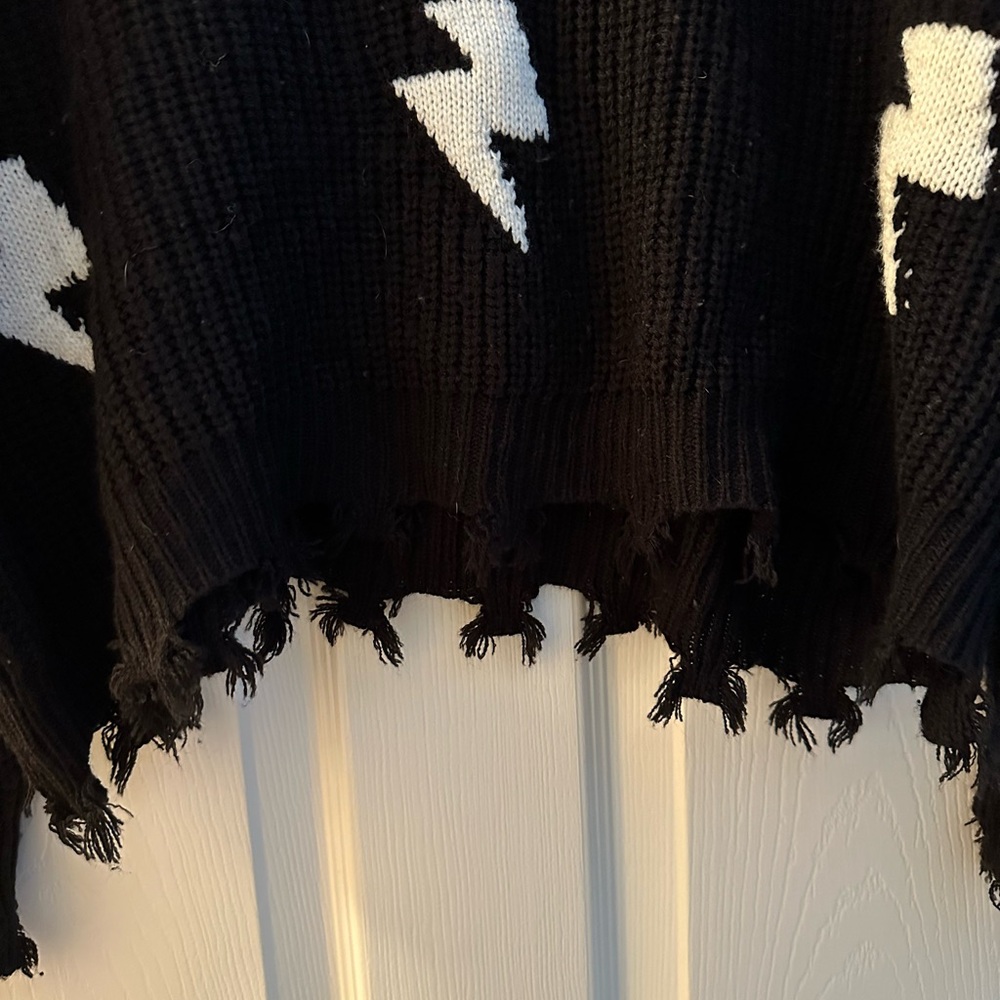 Texture lightening bolt cropped sweater - Picture 2 of 5